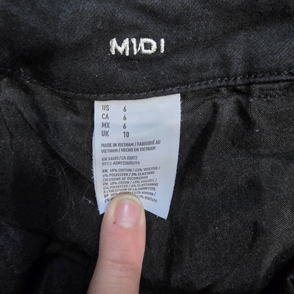 American Eagle Women's Black Midi Shorts Size 6 - Picture 3 of 7